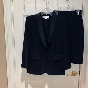 Petite NWT black wool jacket and skirt suit. Jones New York.